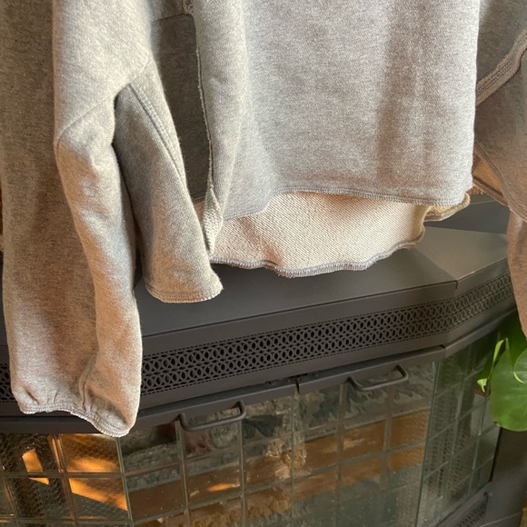 NWT We The Free Gray Raw Hem Cropped Sweatshirt, Sample Garment, Size XS - Picture 10 of 11